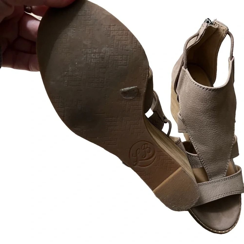 LUCKY BRAND Joellen Wedges in Camel Suede Size 6.5 -- fits like a 7